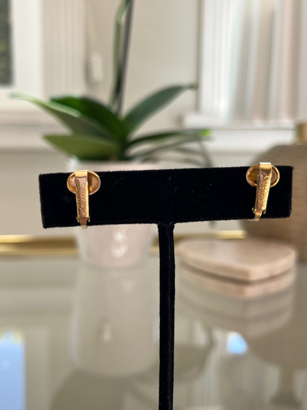 DIOR Vintage Gold Heart CD Logo Clip-On Earrings - Picture 5 of 8